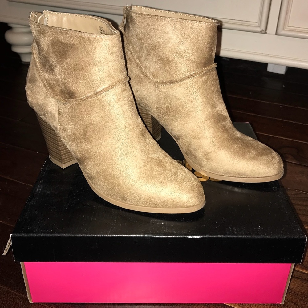 CR Booties - Picture 2 of 6